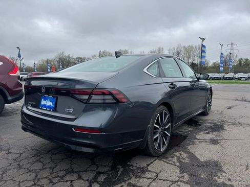 Used 2024 Honda Accord Touring image 2