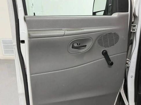 Used 2003 Ford E-350 and Econoline 350 XL RWD image 25