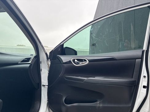 Used 2019 Nissan Sentra SV w/ Special Edition Package FWD image 9