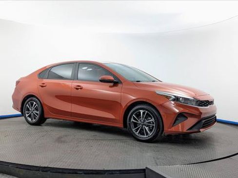 Used 2023 Kia Forte LXS w/ LXS Technology Package FWD image 8