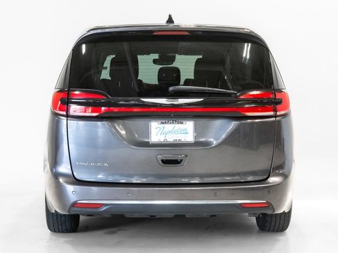 Used 2023 Chrysler Pacifica Touring-L FWD image 27