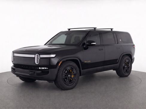 Used 2025 Rivian R1S Premium Dual AWD/4WD image 2