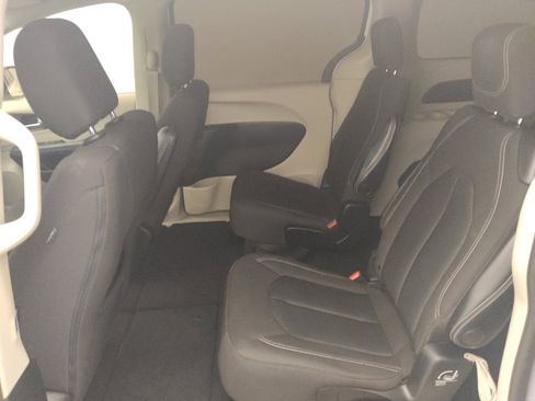 Used 2023 Chrysler Voyager LX FWD image 18