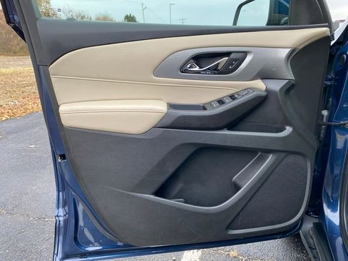 Used 2022 Chevrolet Traverse LS image 19