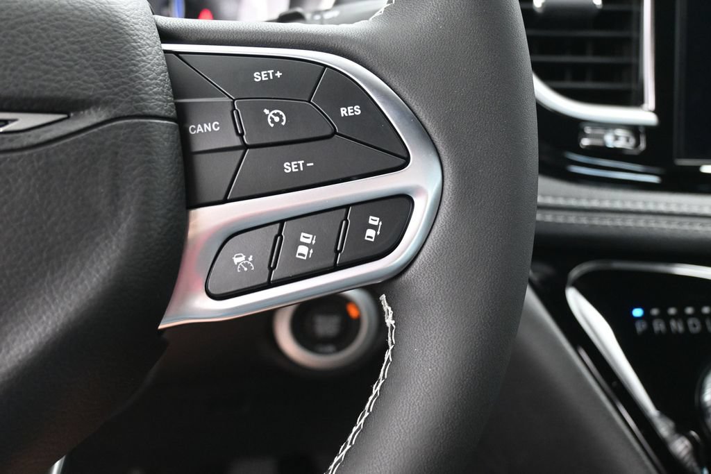 New 2027 Chrysler Pacifica Select w/ Family Tech Group FWD image 23