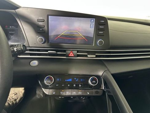 Used 2022 Hyundai Elantra Blue image 22