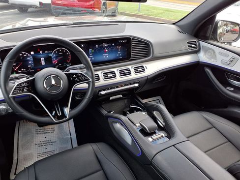 Used 2025 Mercedes-Benz GLS 450 4MATIC image 5