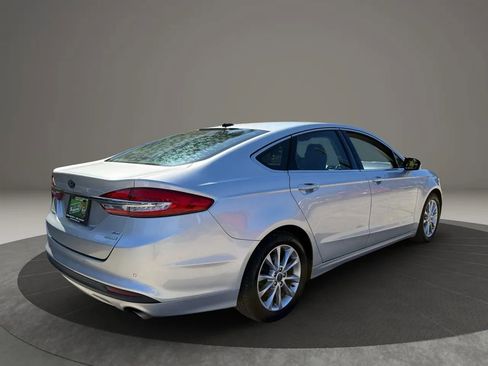 Used 2017 Ford Fusion SE w/ Fusion SE Technology Package image 7