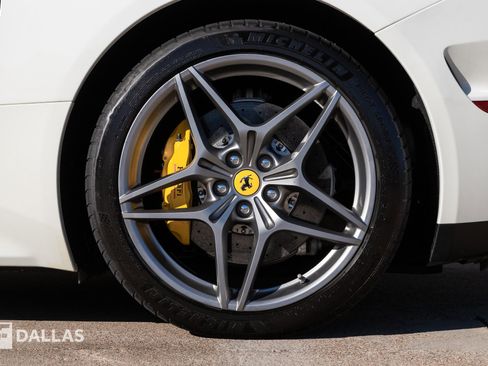 Used 2015 Ferrari California T image 9