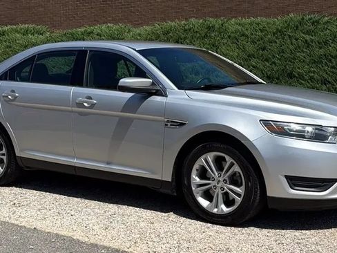 Used 2018 Ford Taurus SEL w/ Equipment Group 201A AWD/4WD image 3