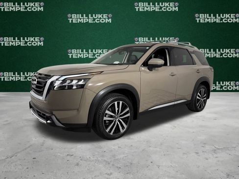 Used 2024 Nissan Pathfinder Platinum image 3