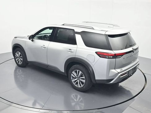 Certified 2025 Nissan Pathfinder SL FWD image 36