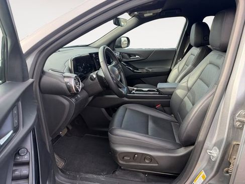 Used 2025 Chevrolet Equinox LT w/ Convenience Package II image 3