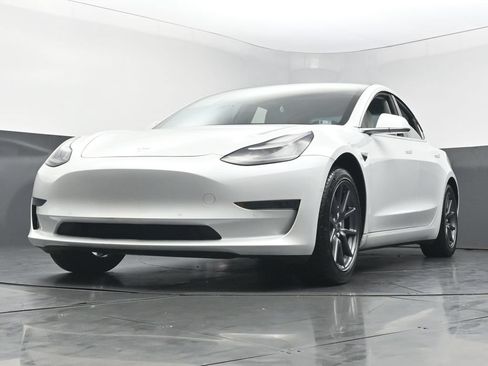 Used 2020 Tesla Model 3 Standard Range Plus RWD image 47
