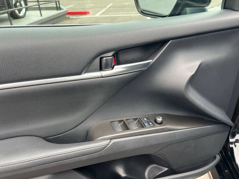 Used 2021 Toyota Camry XLE FWD image 23