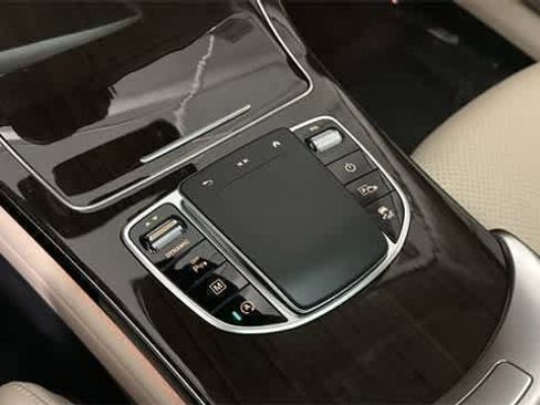 Used 2021 Mercedes-Benz GLC 300 4MATIC image 23