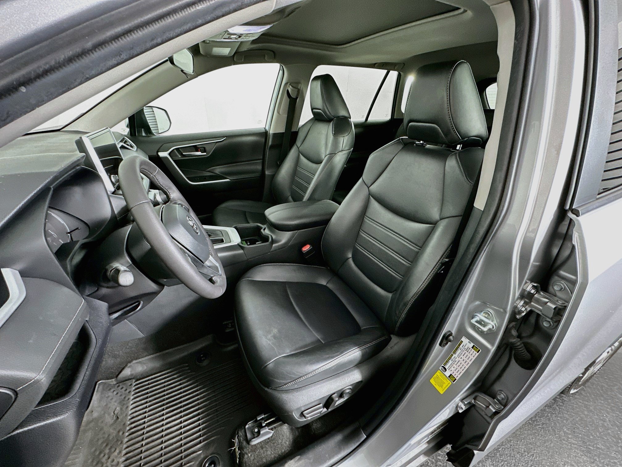 Used 2023 Toyota RAV4 XLE Premium FWD image 13