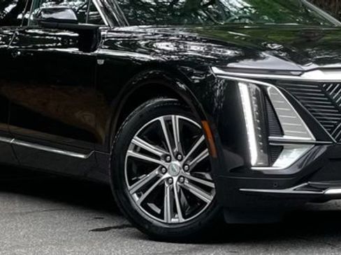 Used 2024 Cadillac Lyriq Luxury AWD/4WD image 10