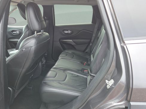 Used 2020 Jeep Cherokee Limited image 13