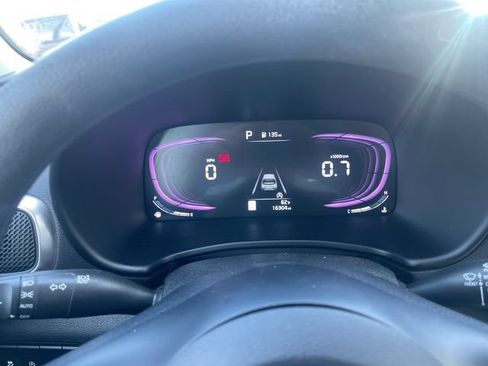 Used 2025 Kia Soul LX w/ LX Technology Package FWD image 9