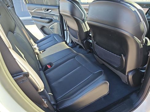 Used 2023 Jeep Grand Cherokee Overland w/ Luxury Tech Group IV image 14