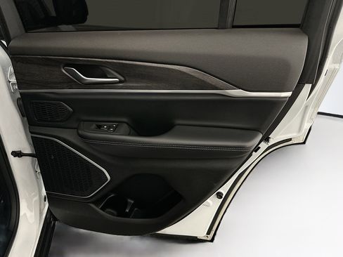 Used 2022 Jeep Grand Cherokee Limited 4xe image 33