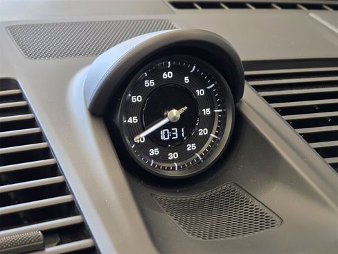 Certified 2025 Porsche 911 Carrera image 16