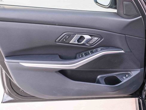 Used 2025 BMW 330i Sedan w/ Convenience Package RWD image 22