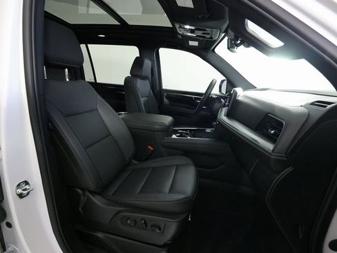 Used 2025 Chevrolet Suburban Z71 w/ Comfort Package image 12