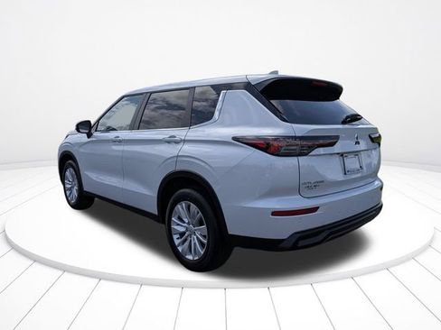 New 2026 Mitsubishi Outlander ES FWD image 5