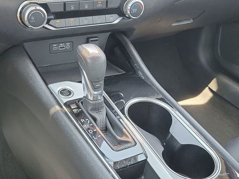 Used 2024 Nissan Altima 2.5 SV FWD image 17