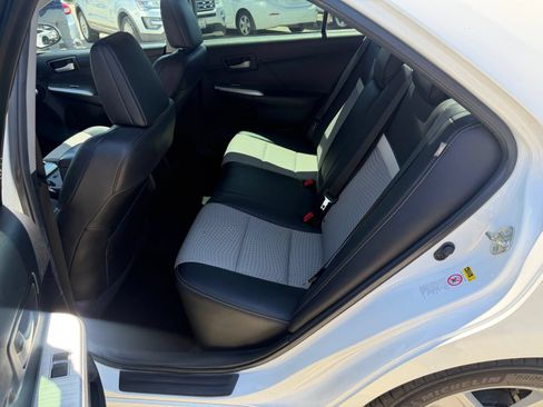 Used 2014 Toyota Camry SE FWD image 12