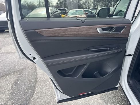 Used 2024 Volkswagen Atlas SEL Premium R-Line image 29