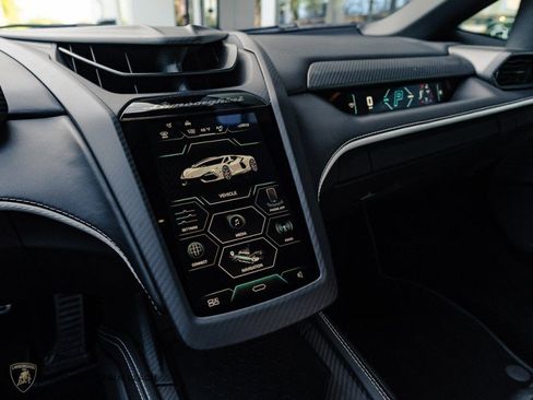Used 2024 Lamborghini Revuelto image 20