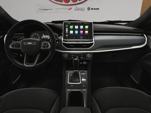 New 2025 Jeep Compass Limited image 17