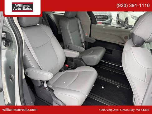 Used 2021 Toyota Sienna XLE image 14