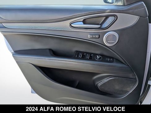 Used 2024 Alfa Romeo Stelvio Veloce AWD/4WD image 31