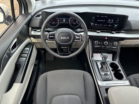 Used 2023 Kia Carnival LX FWD image 22