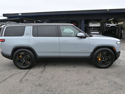 Used 2024 Rivian R1S Adventure AWD/4WD image 4
