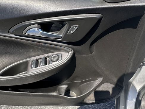 Used 2022 Chevrolet Malibu LT image 9