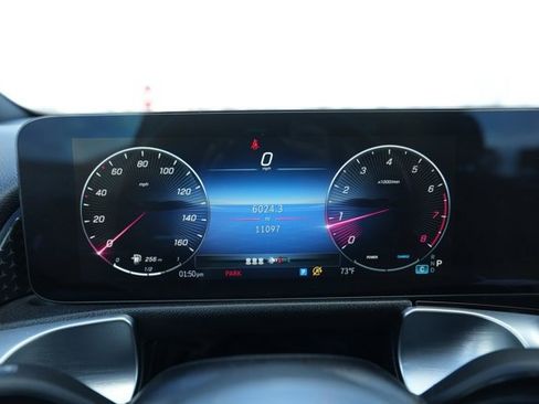 Used 2025 Mercedes-Benz GLB 250 4MATIC image 25