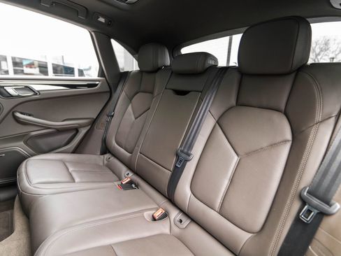 Used 2017 Porsche Macan AWD/4WD image 36