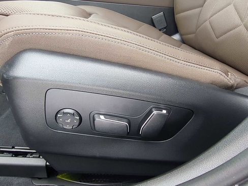 Used 2026 BMW 530i xDrive AWD/4WD image 17