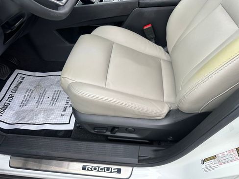 Used 2023 Nissan Rogue SV image 24