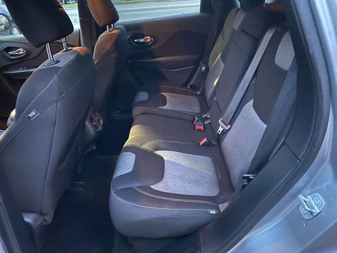 Used 2014 Jeep Cherokee Latitude image 11