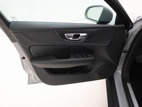 Used 2024 Volvo V60 B5 Cross Country Plus image 7