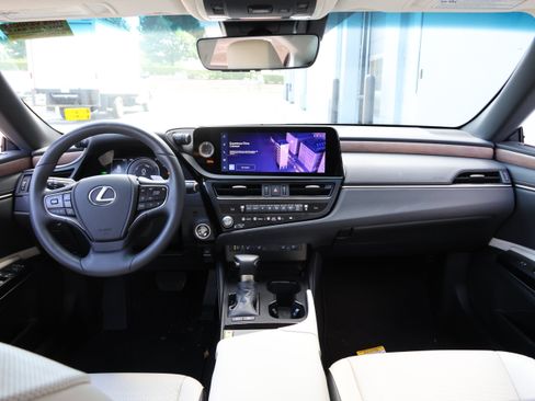 Used 2025 Lexus ES 300h w/ Premium Package FWD image 15