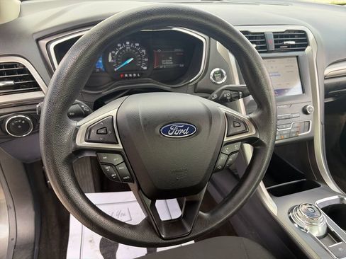 Used 2020 Ford Fusion SE FWD image 19