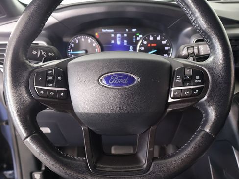 Used 2020 Ford Explorer XLT w/ Equipment Group 202A RWD image 3