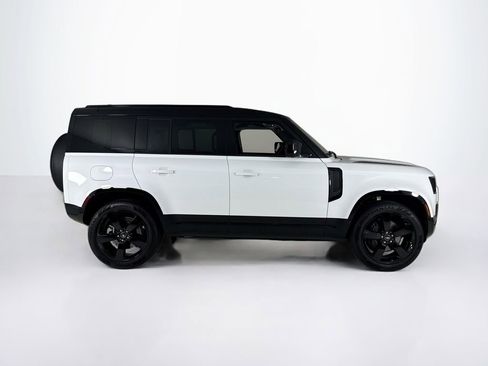 Used 2025 Land Rover Defender 110 X-Dynamic SE image 6